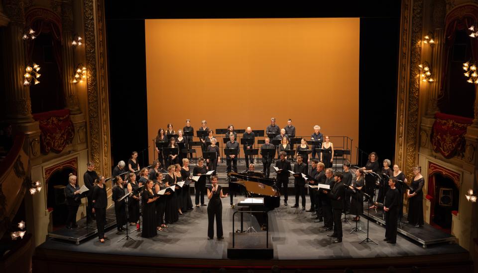 Chœur régional dans l'Opéra de Rennes